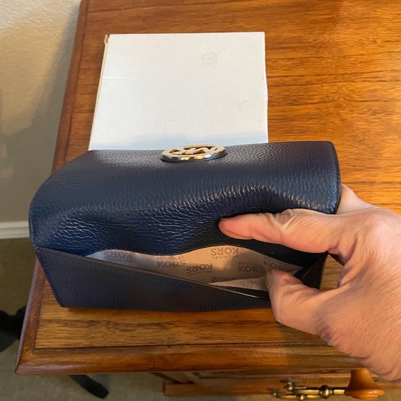 Michael Kors Fulton Flap Continental Wallet NWOT 8 X 4 - Picture 7 of 10